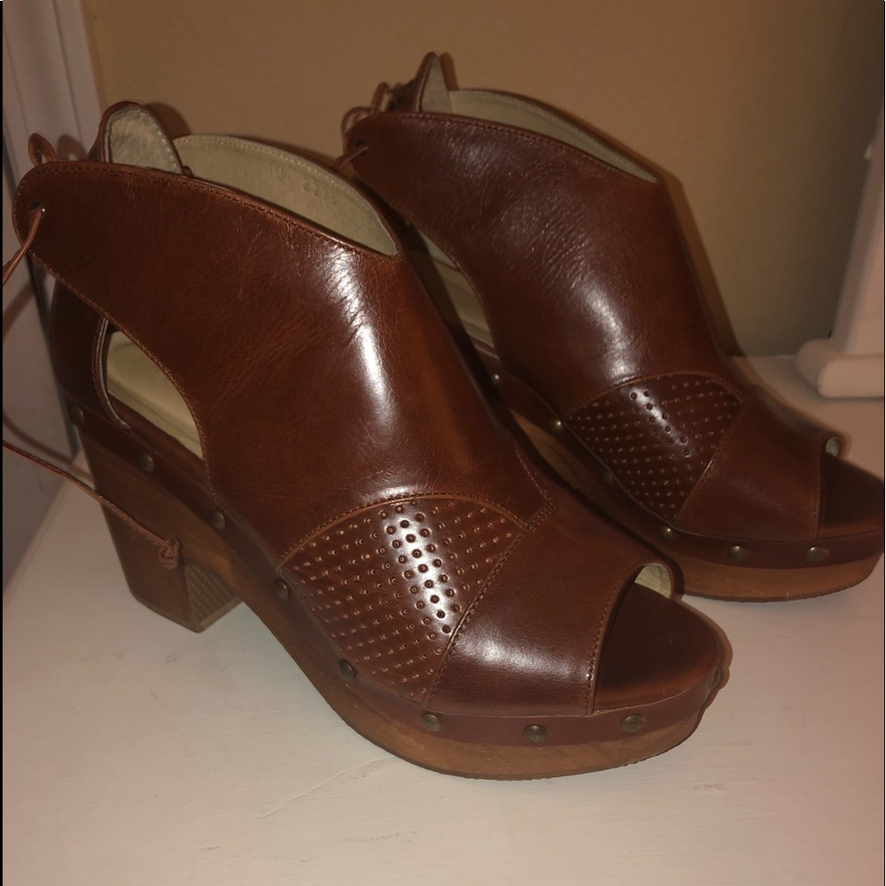 Wedge bootie